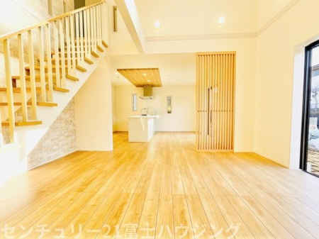 �_�ސ쌧����s�����̐V�z��ˌ��Ẵ��r���O