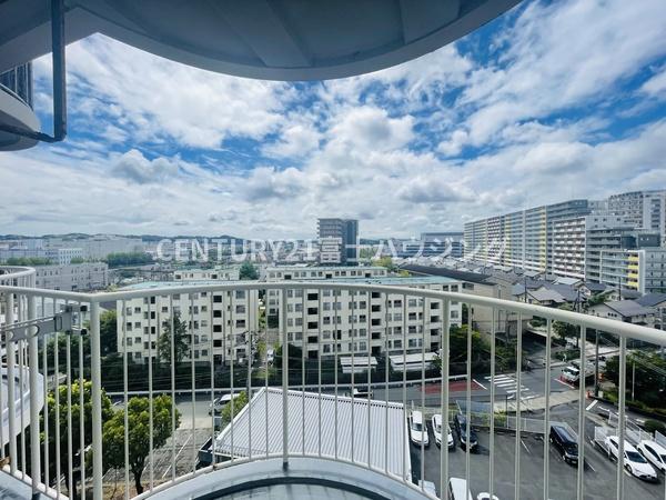 �_�ސ쌧���q�s���{�̒��Ã}���V�����̏Z�˂���̒��]�ʐ^