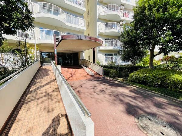 �_�ސ쌧���q�s���{�̒��Ã}���V�����̃G���g�����X