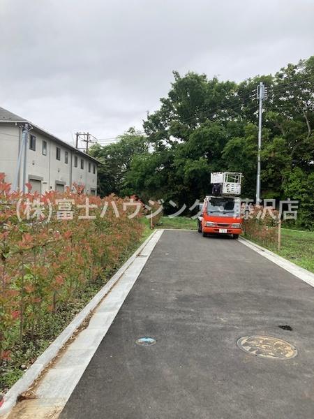 �_�ސ쌧����s���1���ڂ̓y�n�̑O�ʓ��H�܂ތ��n�ʐ^