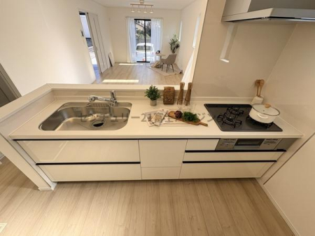 �_�ސ쌧������s������2���ڂ̐V�z��ˌ��ẴL�b�`��