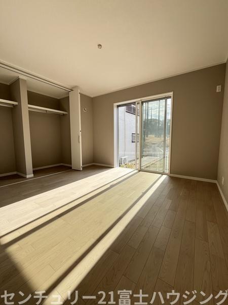 �_�ސ쌧������s����5���ڂ̐V�z��ˌ��Ă̐Q��