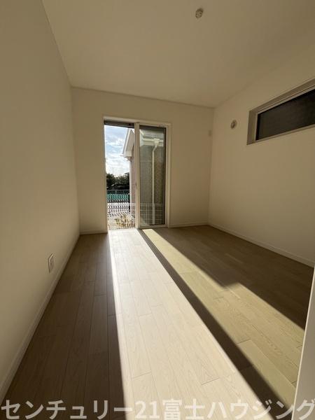 �_�ސ쌧������s����5���ڂ̐V�z��ˌ��Ă̎q������