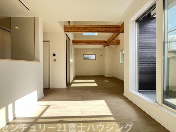 �_�ސ쌧������s����5���ڂ̐V�z��ˌ��Ẵ��r���O