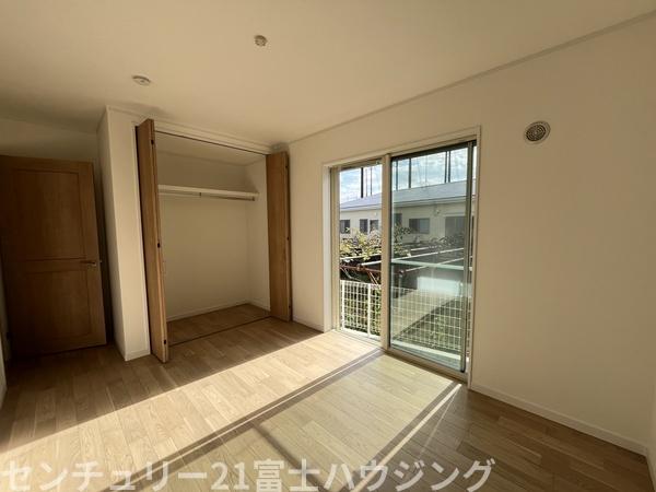 �_�ސ쌧������s����5���ڂ̐V�z��ˌ��Ă̐Q��