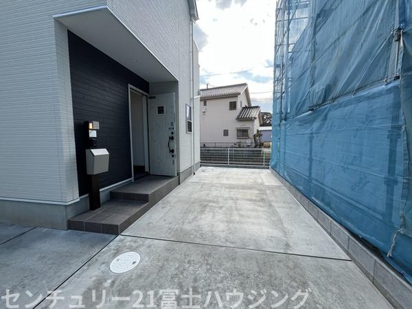 �_�ސ쌧������s����5���ڂ̐V�z��ˌ��Ă̒��ԏ�