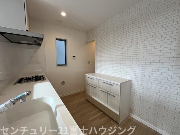 �_�ސ쌧������s����5���ڂ̐V�z��ˌ��ẴL�b�`��