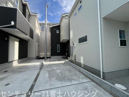 �_�ސ쌧������s����5���ڂ̐V�z��ˌ��Ă̒��ԏ�