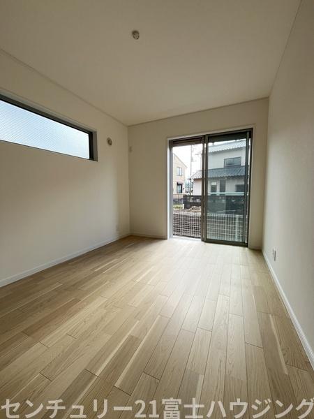 �_�ސ쌧������s����5���ڂ̐V�z��ˌ��Ă̐Q��