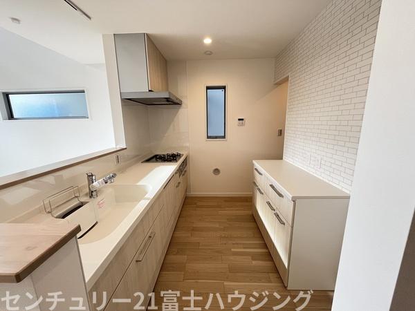 �_�ސ쌧������s����5���ڂ̐V�z��ˌ��ẴL�b�`��