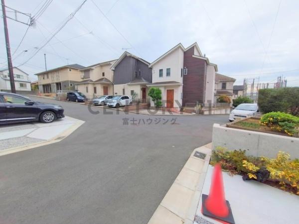 �_�ސ쌧����s���ؑ�1���ڂ̐V�z��ˌ��Ă̑O�ʓ��H�܂ތ��n�ʐ^