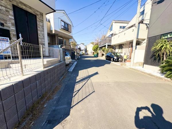 �_�ސ쌧������s���a���̐V�z��ˌ��Ă̑O�ʓ��H�܂ތ��n�ʐ^