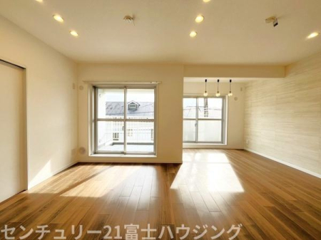 �_�ސ쌧������s�ԏ����̒��Ã}���V�����̃��r���O