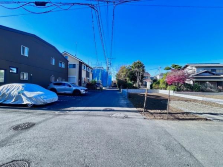 �_�ސ쌧������s�~���̐V�z��ˌ��Ă̑O�ʓ��H�܂ތ��n�ʐ^