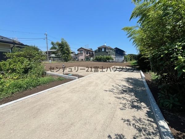 �_�ސ쌧����s�T���̓y�n�̑O�ʓ��H�܂ތ��n�ʐ^