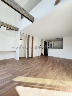 �_�ސ쌧������s�΂��l�̐V�z��ˌ��Ẵ��r���O