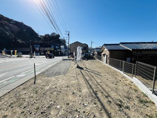 �_�ސ쌧���q�s�����q1���ڂ̐V�z��ˌ��Ă̑O�ʓ��H�܂ތ��n�ʐ^