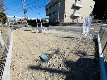 �_�ސ쌧���q�s�����q1���ڂ̐V�z��ˌ��Ă̑O�ʓ��H�܂ތ��n�ʐ^