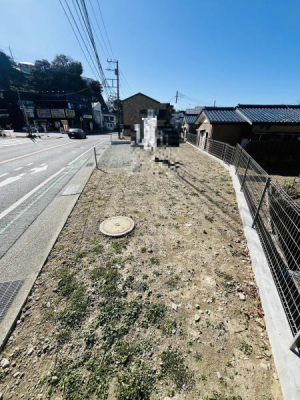 �_�ސ쌧���q�s�����q1���ڂ̐V�z��ˌ��Ă̑O�ʓ��H�܂ތ��n�ʐ^