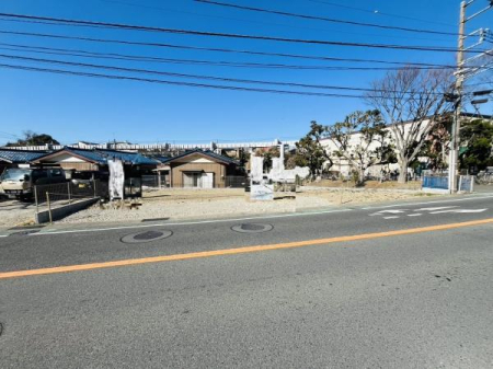 �_�ސ쌧���q�s�����q1���ڂ̐V�z��ˌ��Ă̑O�ʓ��H�܂ތ��n�ʐ^