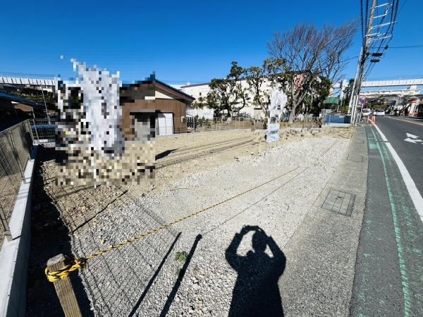 �_�ސ쌧���q�s�����q1���ڂ̐V�z��ˌ��Ă̑O�ʓ��H�܂ތ��n�ʐ^