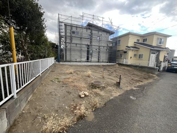 �_�ސ쌧����s�ғ�����2���ڂ̓y�n�̑O�ʓ��H�܂ތ��n�ʐ^