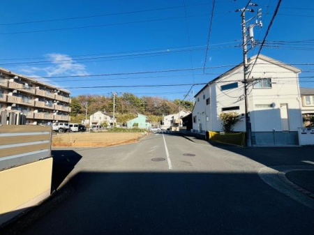 �_�ސ쌧������s�݂���4���ڂ̓y�n�̑O�ʓ��H�܂ތ��n�ʐ^