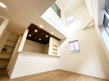 �_�ސ쌧����s�H��5���ڂ̐V�z��ˌ��Ẵ��r���O