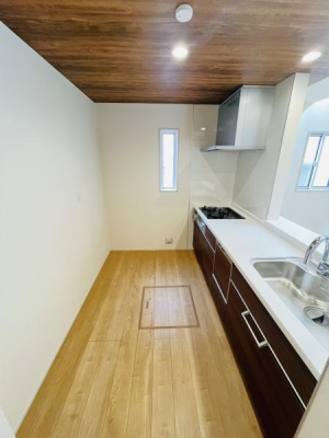 �_�ސ쌧����s�H��5���ڂ̐V�z��ˌ��ẴL�b�`��