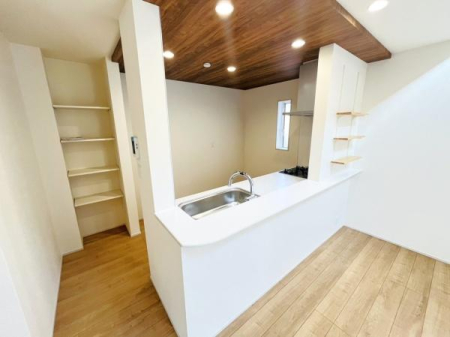 �_�ސ쌧����s�H��5���ڂ̐V�z��ˌ��ẴL�b�`��