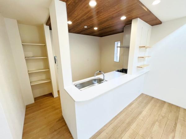 �_�ސ쌧����s�H��5���ڂ̐V�z��ˌ��ẴL�b�`��