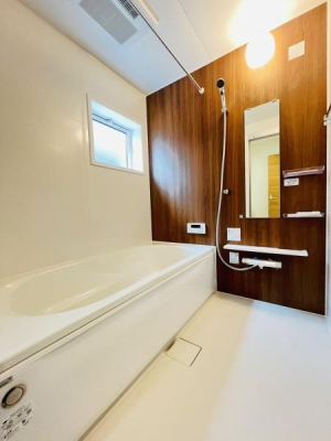 �_�ސ쌧����s�H��5���ڂ̐V�z��ˌ��Ă̗���