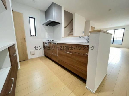 �_�ސ쌧����s�ғ����C��1���ڂ̐V�z��ˌ��ẴL�b�`��