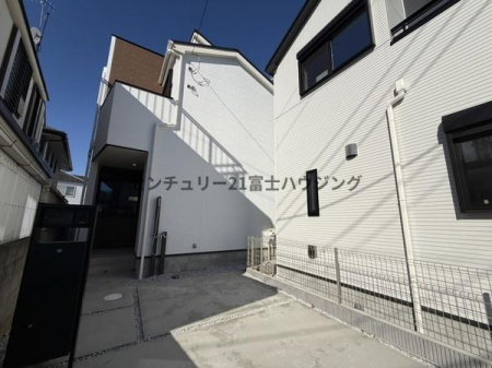 �_�ސ쌧������s�����u2���ڂ̐V�z��ˌ��Ă̌��n�O�ώʐ^