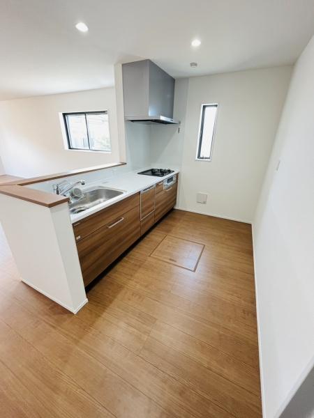 �_�ސ쌧������s�l�V���̐V�z��ˌ��ẴL�b�`��