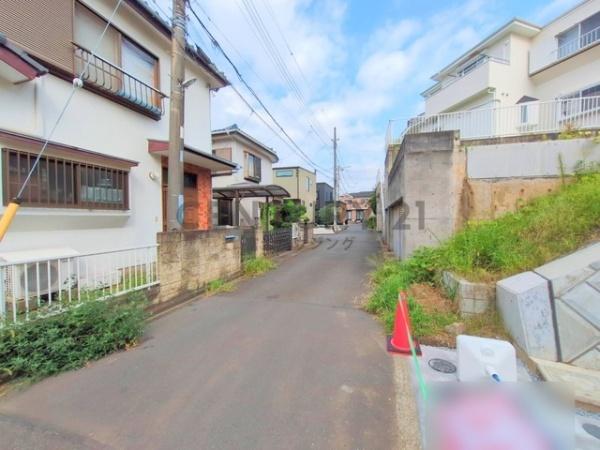 �_�ސ쌧����s�P�s��2���ڂ̐V�z��ˌ��Ă̑O�ʓ��H�܂ތ��n�ʐ^