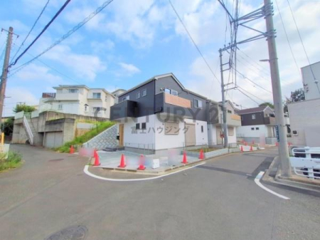 �_�ސ쌧����s�P�s��2���ڂ̐V�z��ˌ��Ă̑O�ʓ��H�܂ތ��n�ʐ^