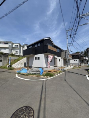 �_�ސ쌧����s�P�s��2���ڂ̐V�z��ˌ��Ă̑O�ʓ��H�܂ތ��n�ʐ^