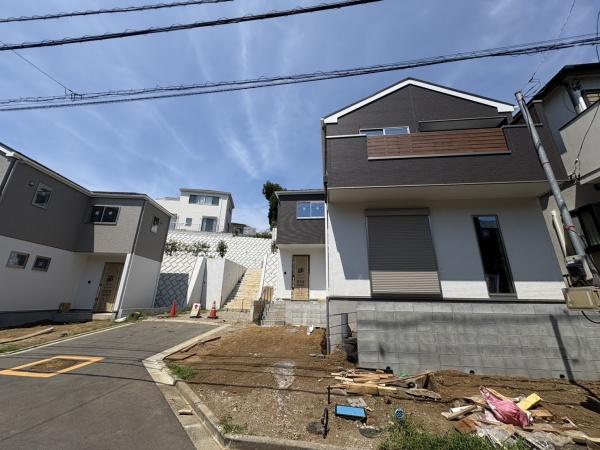 �_�ސ쌧����s�P�s��2���ڂ̐V�z��ˌ��Ă̑O�ʓ��H�܂ތ��n�ʐ^