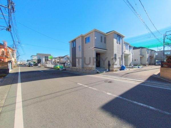 �_�ސ쌧������s�~��1���ڂ̐V�z��ˌ��Ă̑O�ʓ��H�܂ތ��n�ʐ^