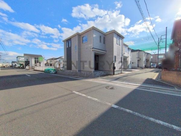 �_�ސ쌧������s�~��1���ڂ̐V�z��ˌ��Ă̑O�ʓ��H�܂ތ��n�ʐ^