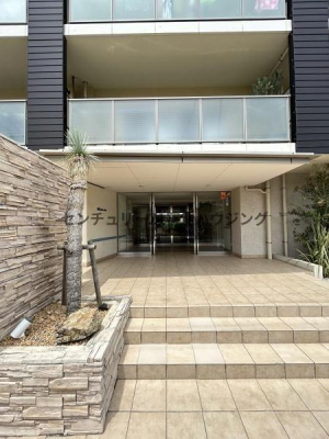 �_�ސ쌧������s������̒��Ã}���V�����̃G���g�����X