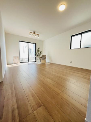 �_�ސ쌧������s�ԉH���̐V�z��ˌ��Ẵ��r���O