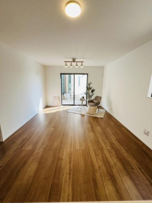 �_�ސ쌧������s�ԉH���̐V�z��ˌ��Ẵ��r���O