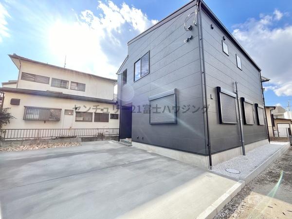 �_�ސ쌧������s���a�c1���ڂ̐V�z��ˌ��Ă̑O�ʓ��H�܂ތ��n�ʐ^