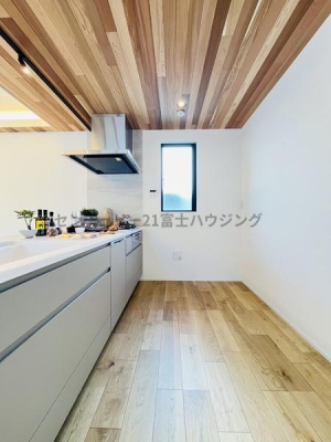 �_�ސ쌧������s�l�|4���ڂ̐V�z��ˌ��ẴL�b�`��