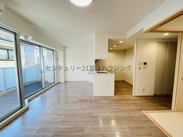 �_�ސ쌧������s�ԏ����̒��Ã}���V�����̃��r���O