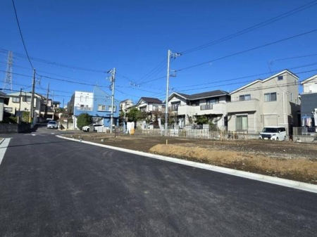 �_�ސ쌧����s���q�̓y�n�̑O�ʓ��H�܂ތ��n�ʐ^