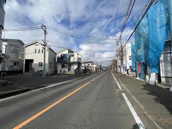 �_�ސ쌧������s����̐V�z��ˌ��Ă̑O�ʓ��H�܂ތ��n�ʐ^