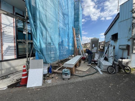 �_�ސ쌧������s����̐V�z��ˌ��Ă̑O�ʓ��H�܂ތ��n�ʐ^